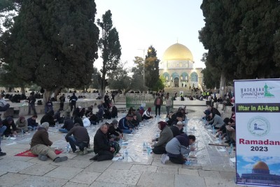 Madrasah Zeenatul Quran Iftar in Aqsa